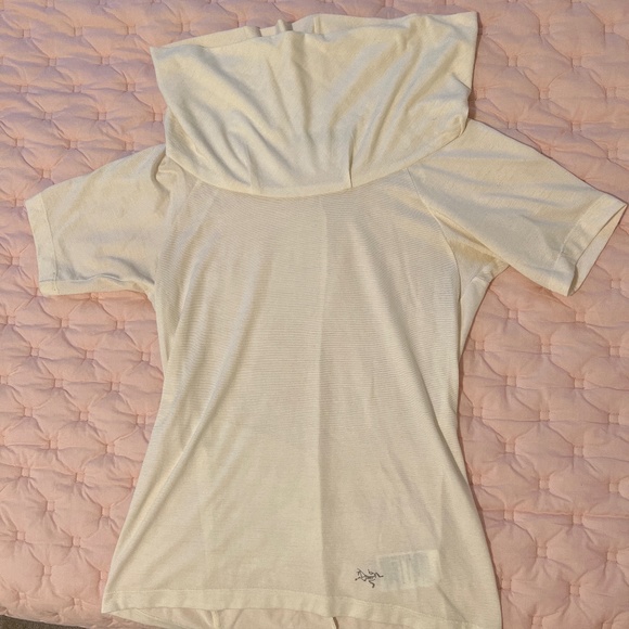 Women’s Arcteryx cream top - Picture 1 of 4